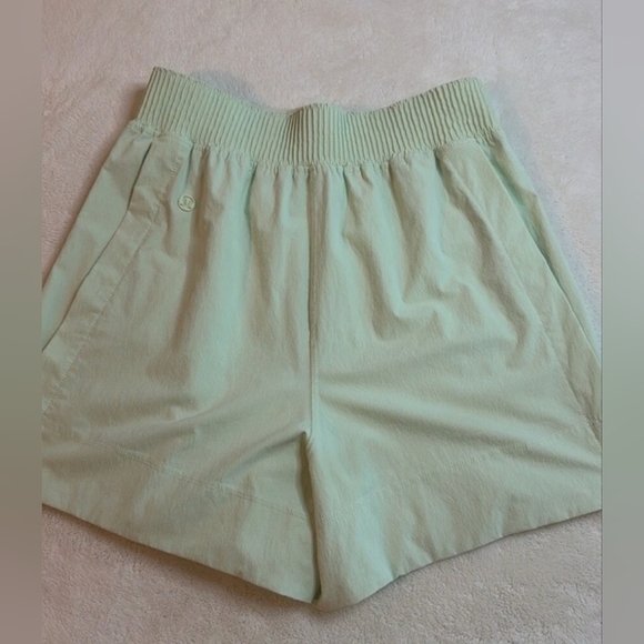 Lululemon Stretch Woven Relaxed Fit Shorts - Picture 3 of 6